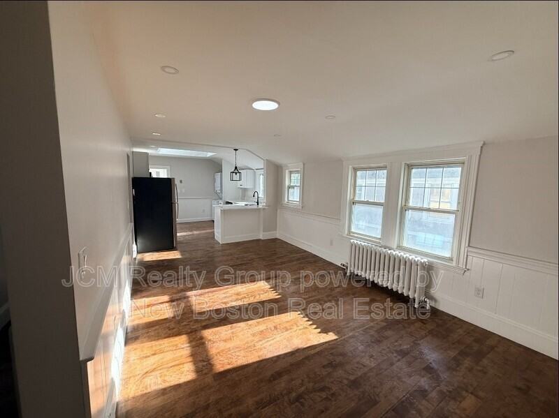 648 South St - Photo 3 of 8
