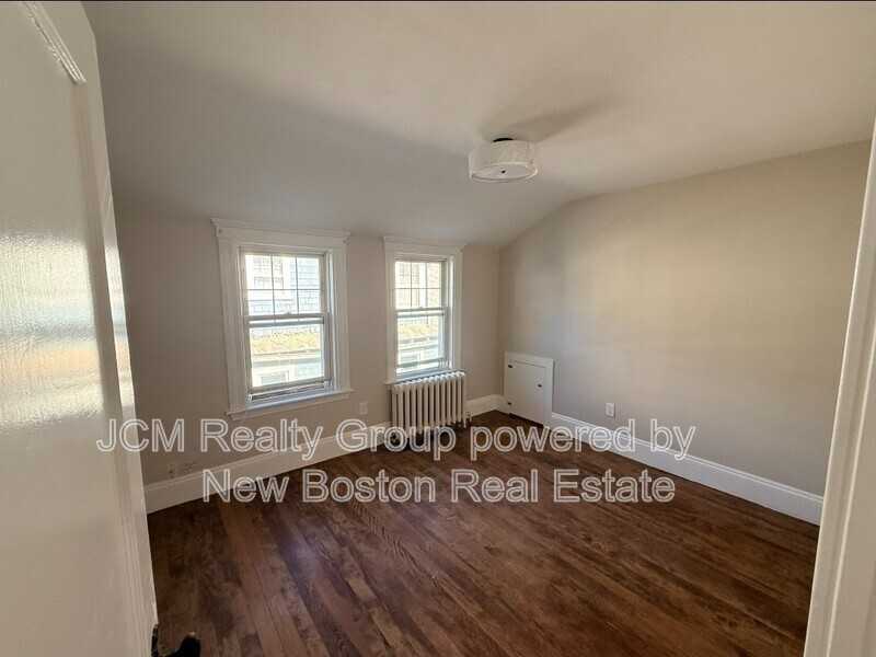 648 South St - Photo 4 of 8