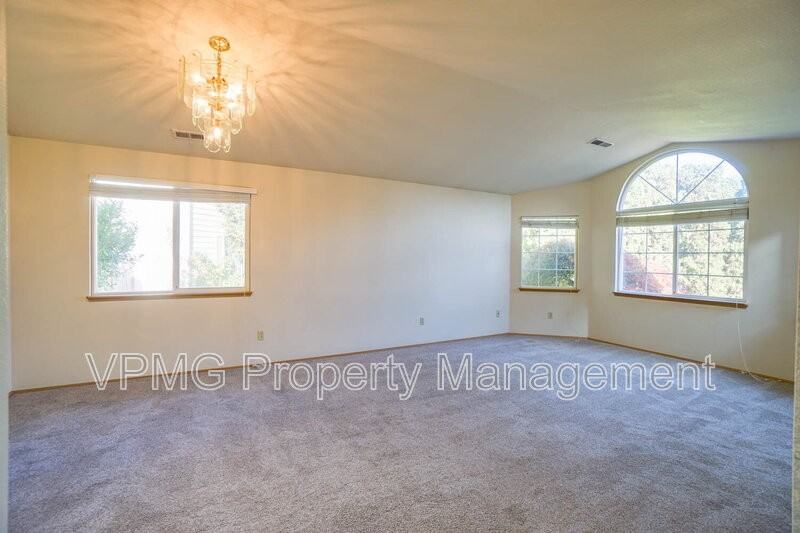 15807 Ne 40th St - Photo 4 of 36