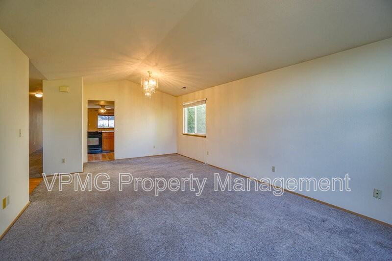15807 Ne 40th St - Photo 5 of 36