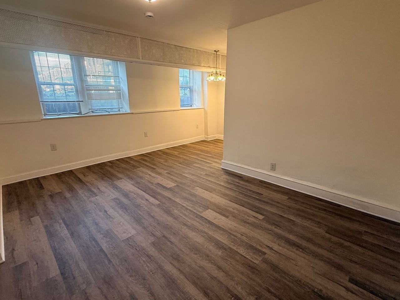 260 N Wycombe Ave - Photo 2 of 9