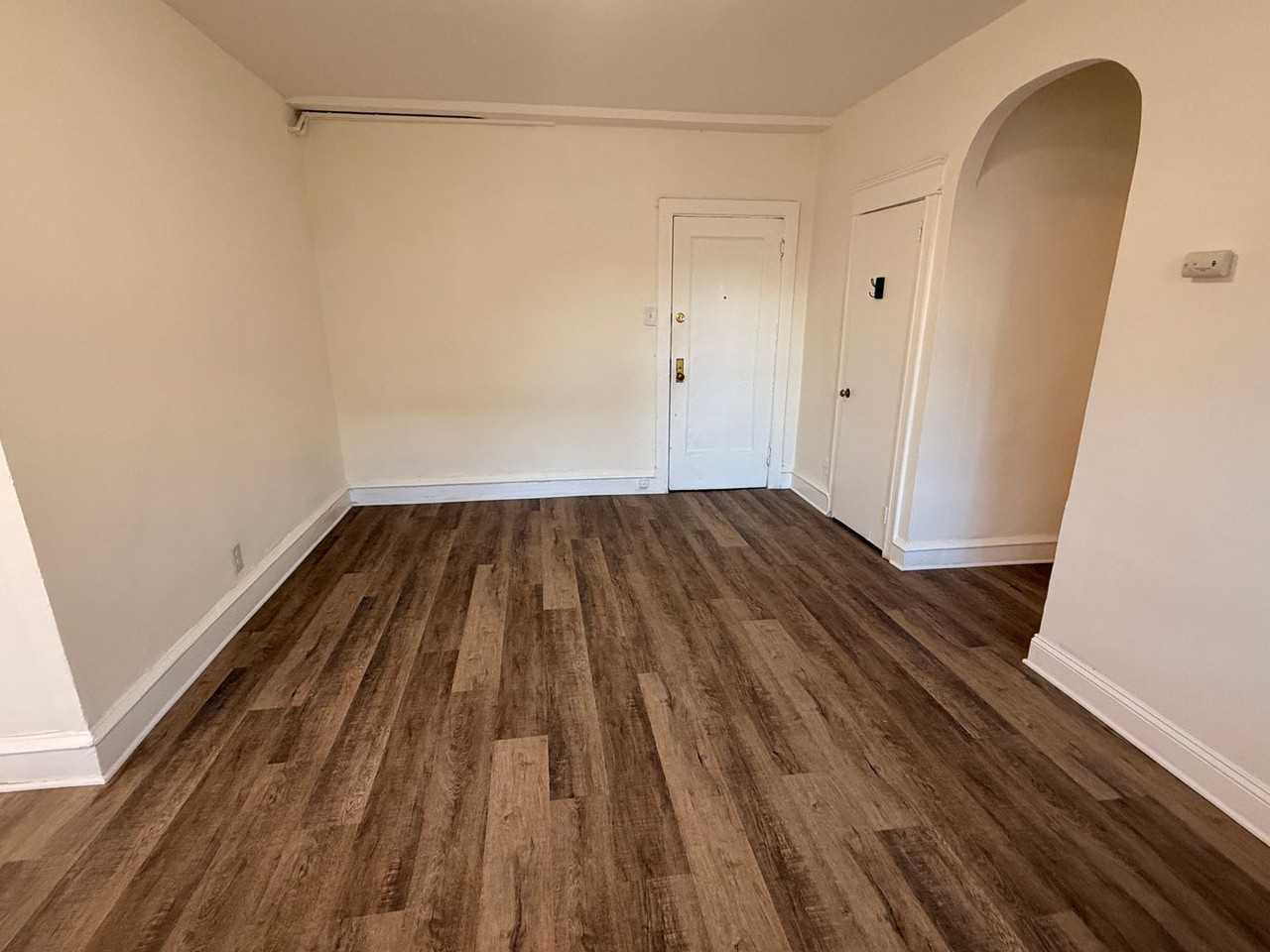 260 N Wycombe Ave - Photo 3 of 9