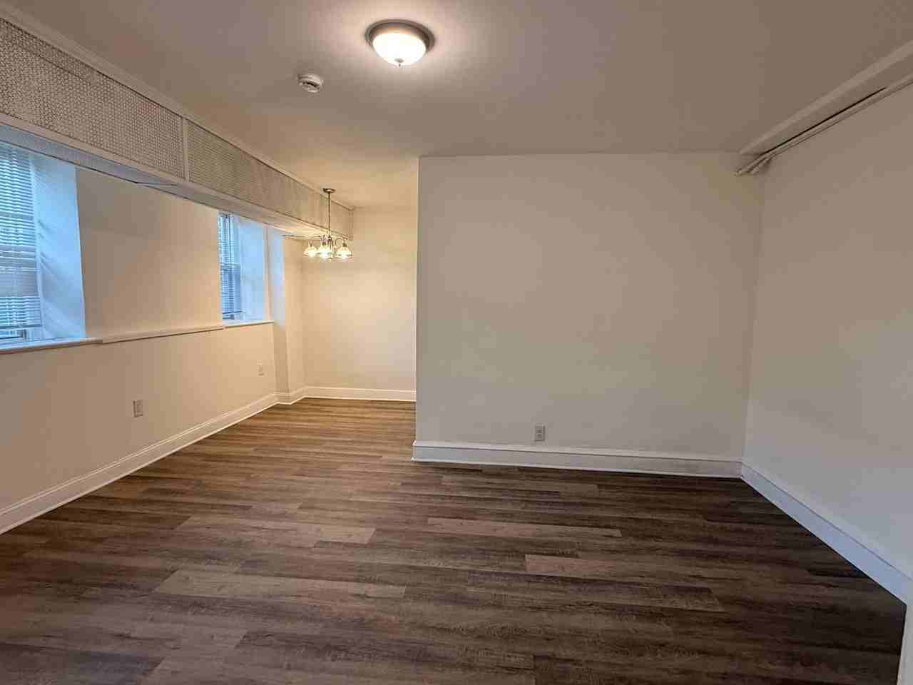 260 N Wycombe Ave - Photo 6 of 9