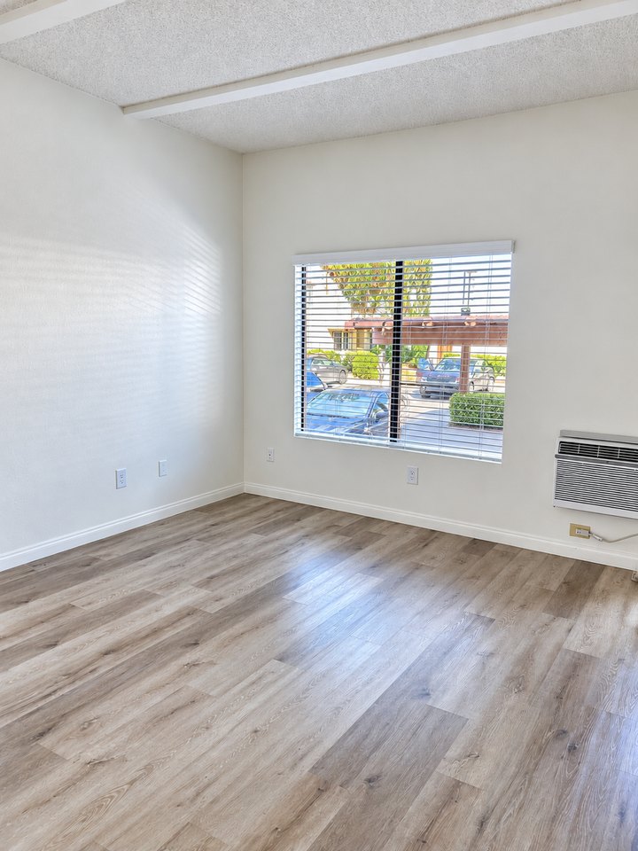 Quail Creek Apts - Riverside - Photo 7 of 8