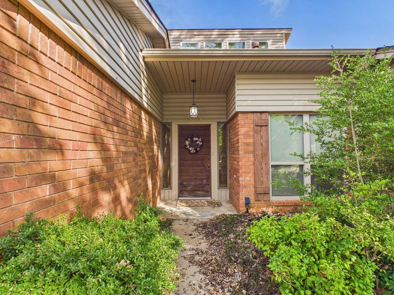 2303 Ne 9th St - Photo 2 of 36