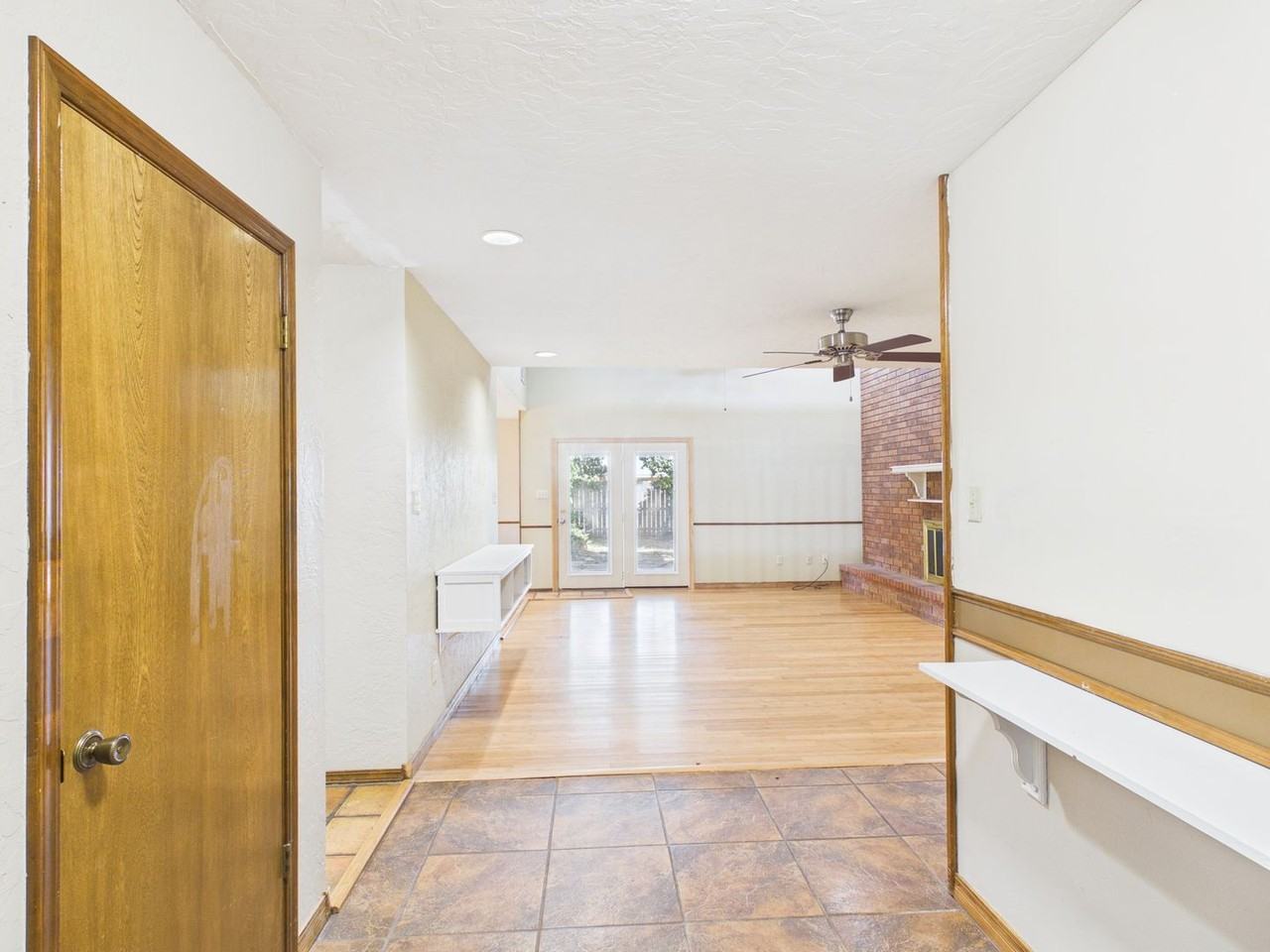 2303 Ne 9th St - Photo 4 of 36