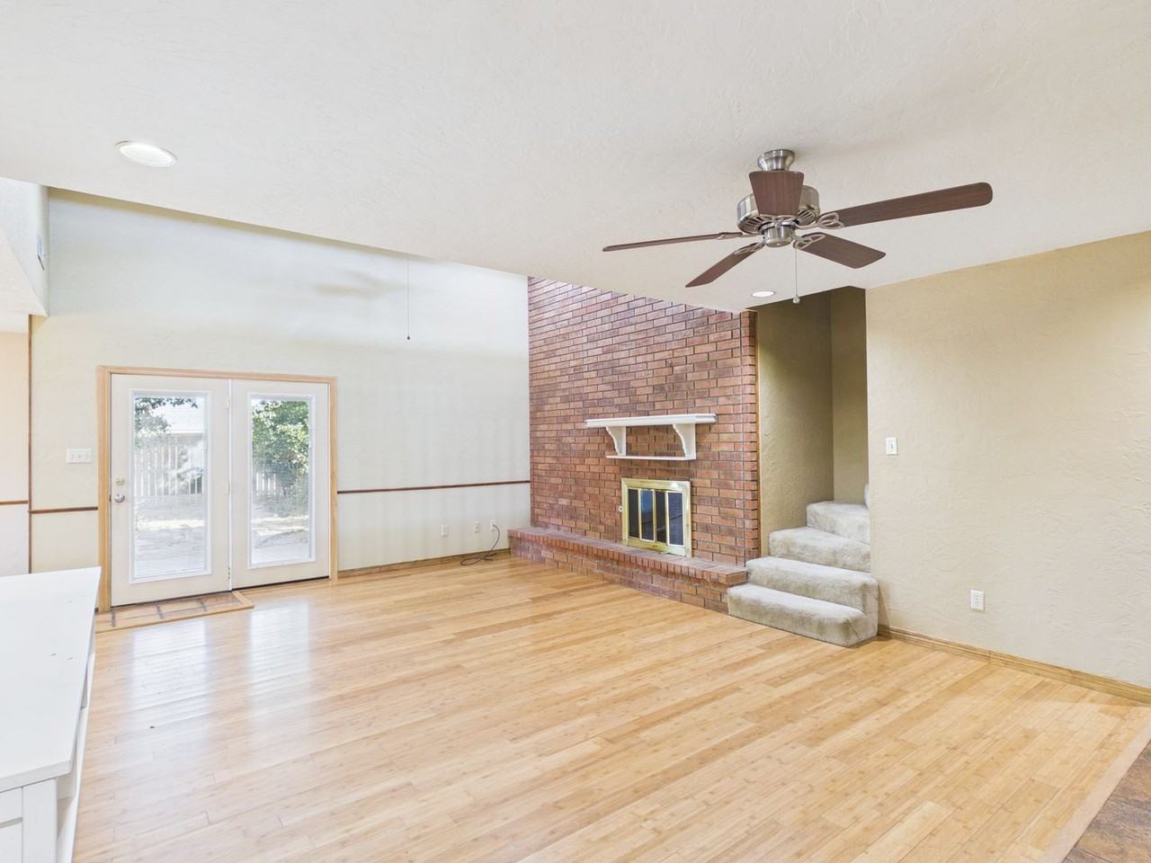 2303 Ne 9th St - Photo 5 of 36