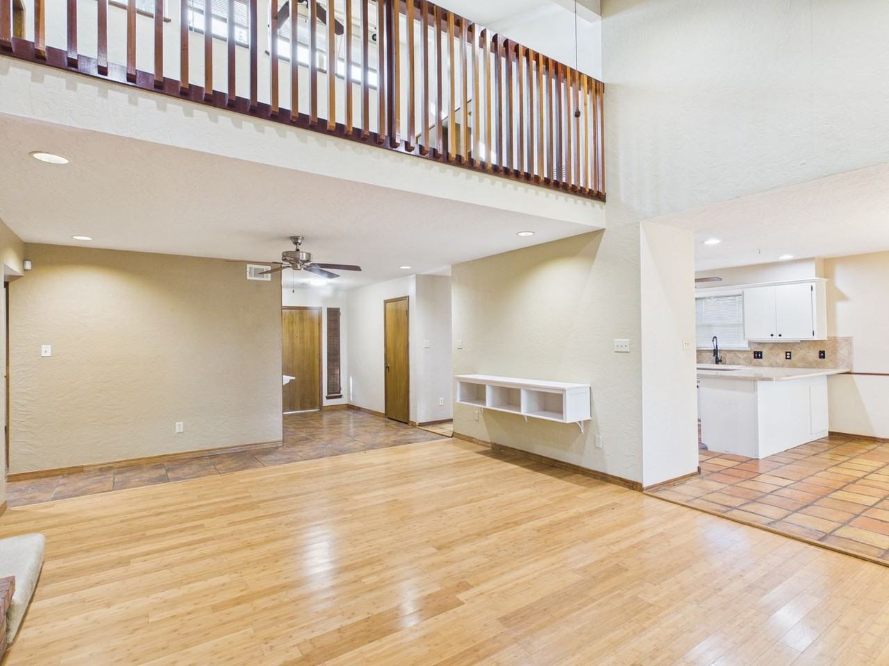 2303 Ne 9th St - Photo 6 of 36