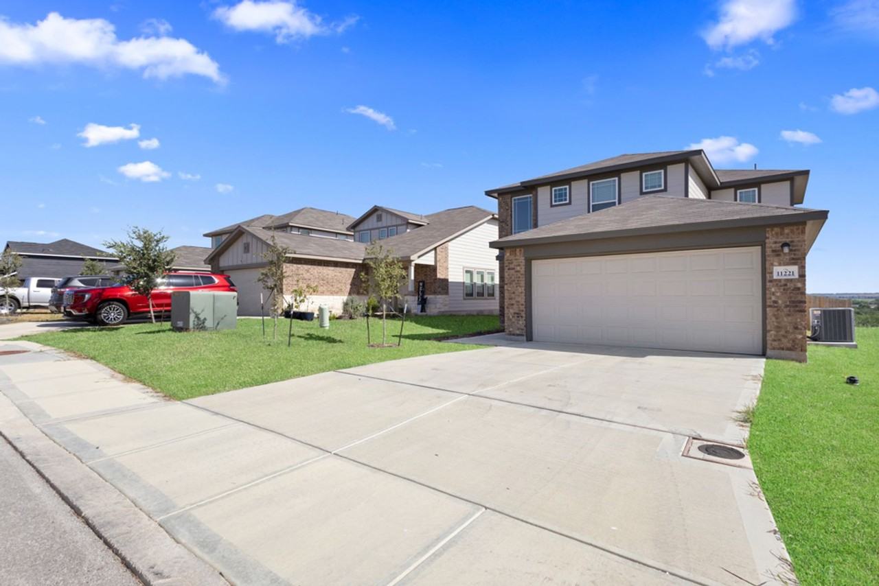 11221 Hollinger Cir - Photo 4 of 25