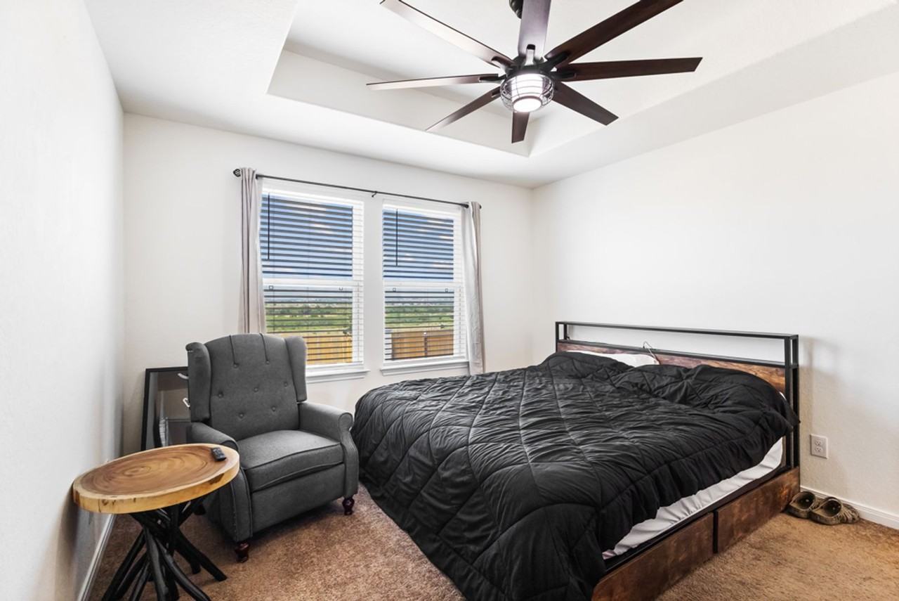 11221 Hollinger Cir - Photo 5 of 25
