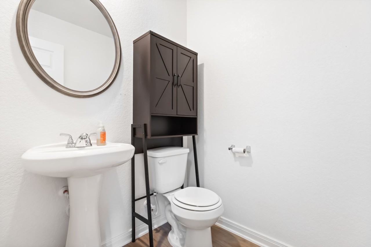 11221 Hollinger Cir - Photo 7 of 25
