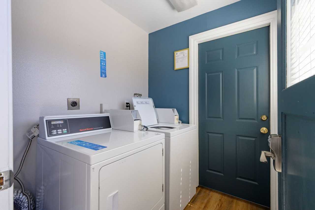 261 Washington - Photo 4 of 19