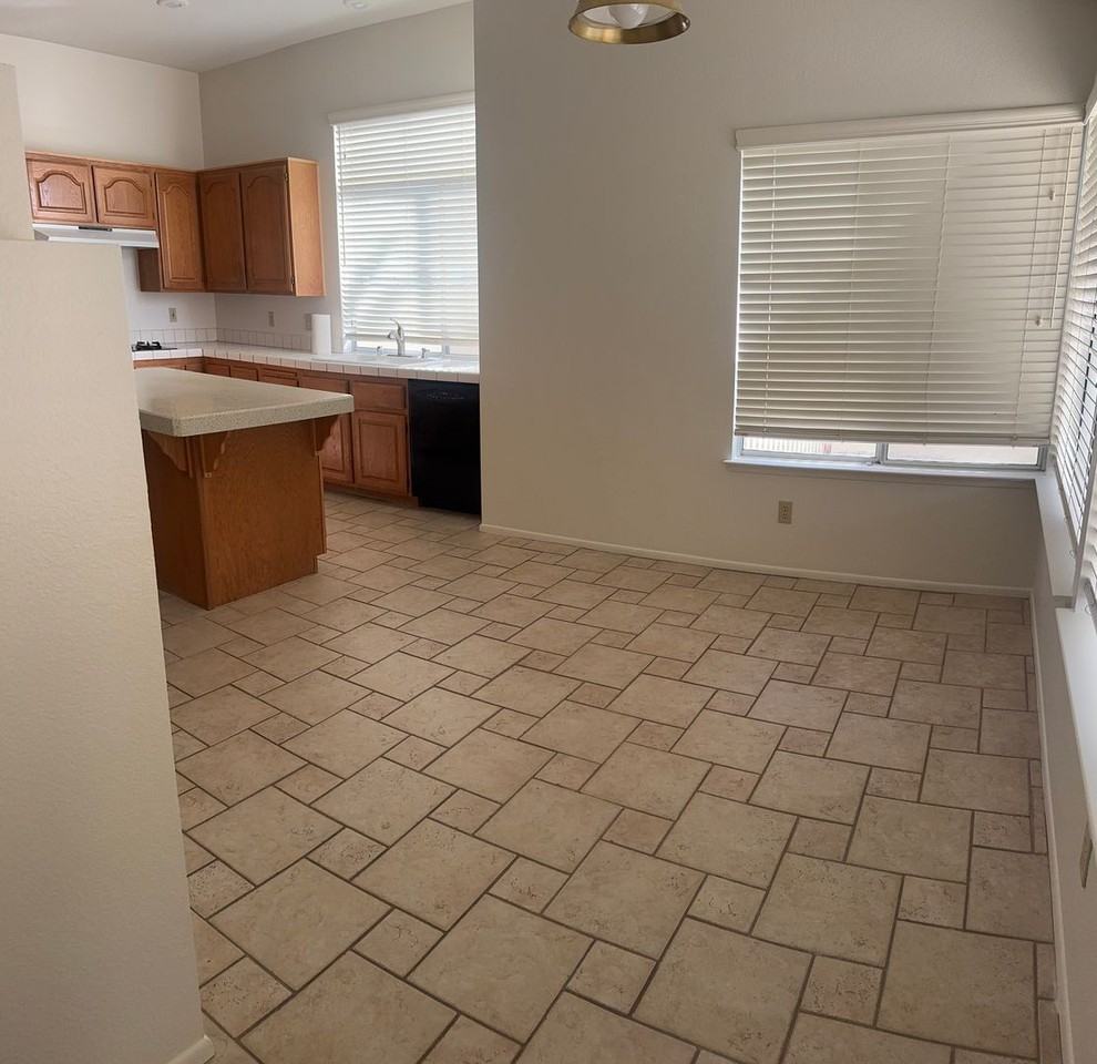 1650 Riviera Ct - Photo 2 of 25