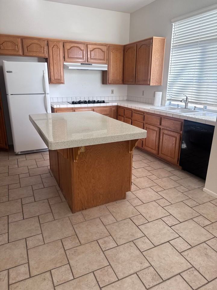 1650 Riviera Ct - Photo 5 of 20