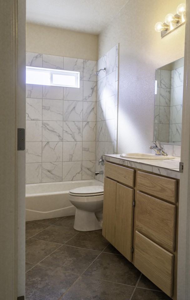 2878 Jamaica Boulevard S. - Photo 4 of 9
