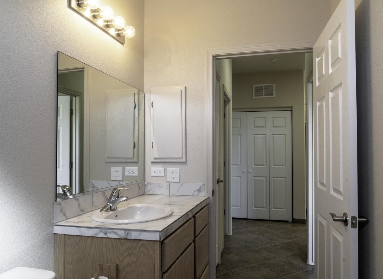 2878 Jamaica Boulevard S. - Photo 5 of 9