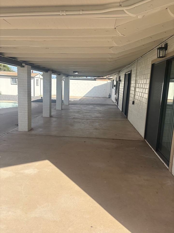 8408 E Wilshire Dr - Photo 4 of 22