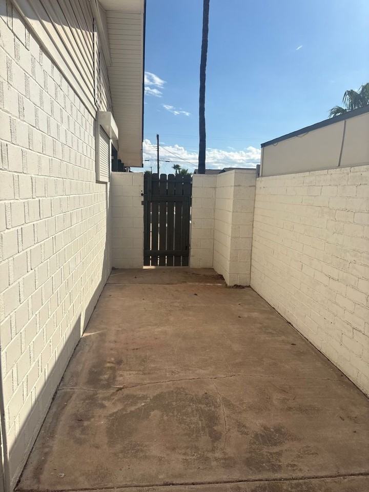 8408 E Wilshire Dr - Photo 5 of 22
