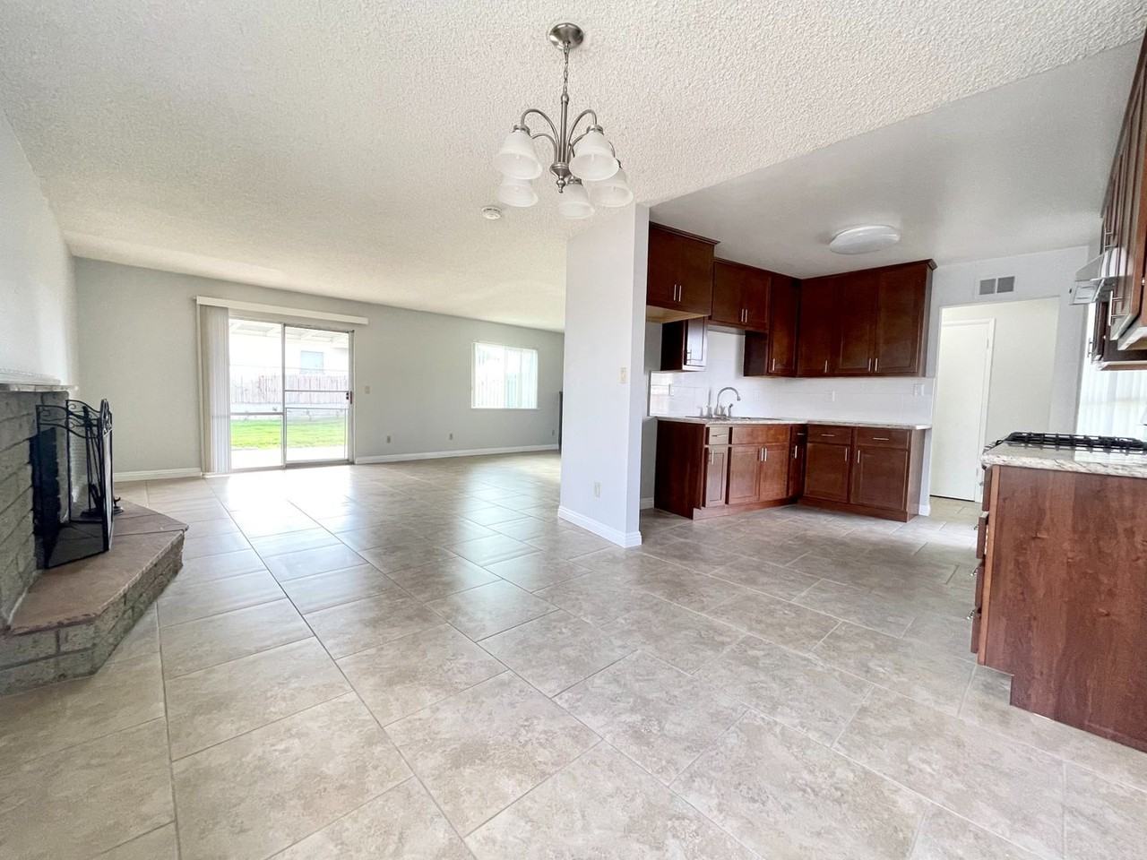 321 Redondo Dr - Photo 3 of 14