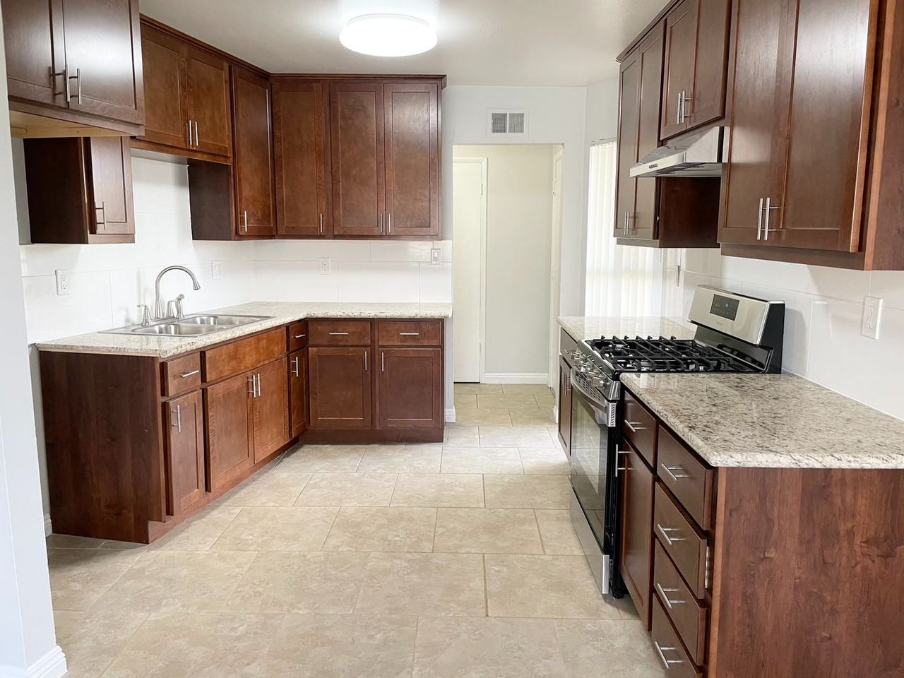 321 Redondo Dr - Photo 4 of 14