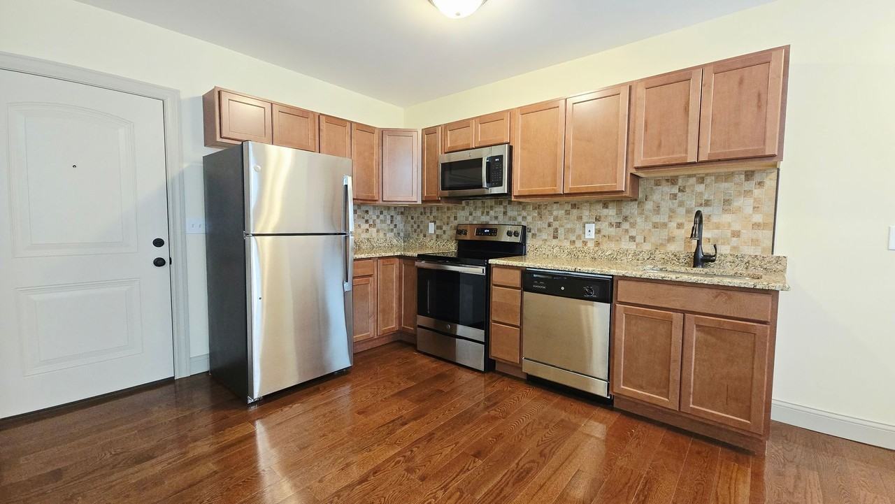 1404 E State St Apartments - Photo 2 of 6