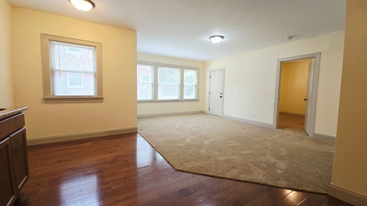 1404 E State St Apartments - Photo 3 of 6