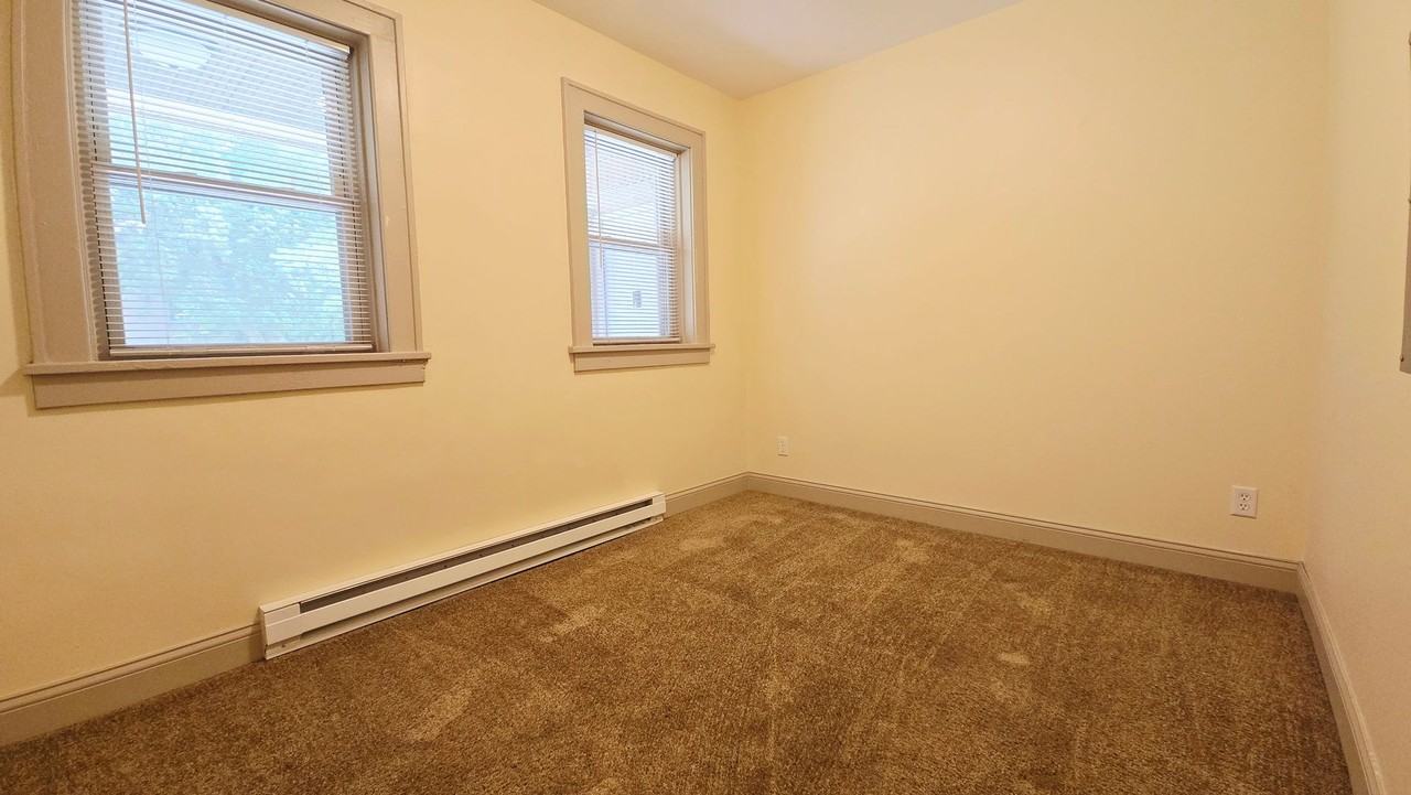 1404 E State St Apartments - Photo 4 of 6