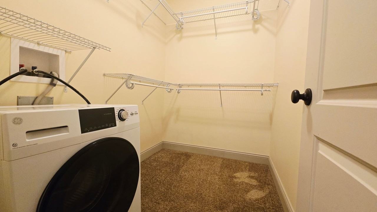 1404 E State St Apartments - Photo 5 of 6