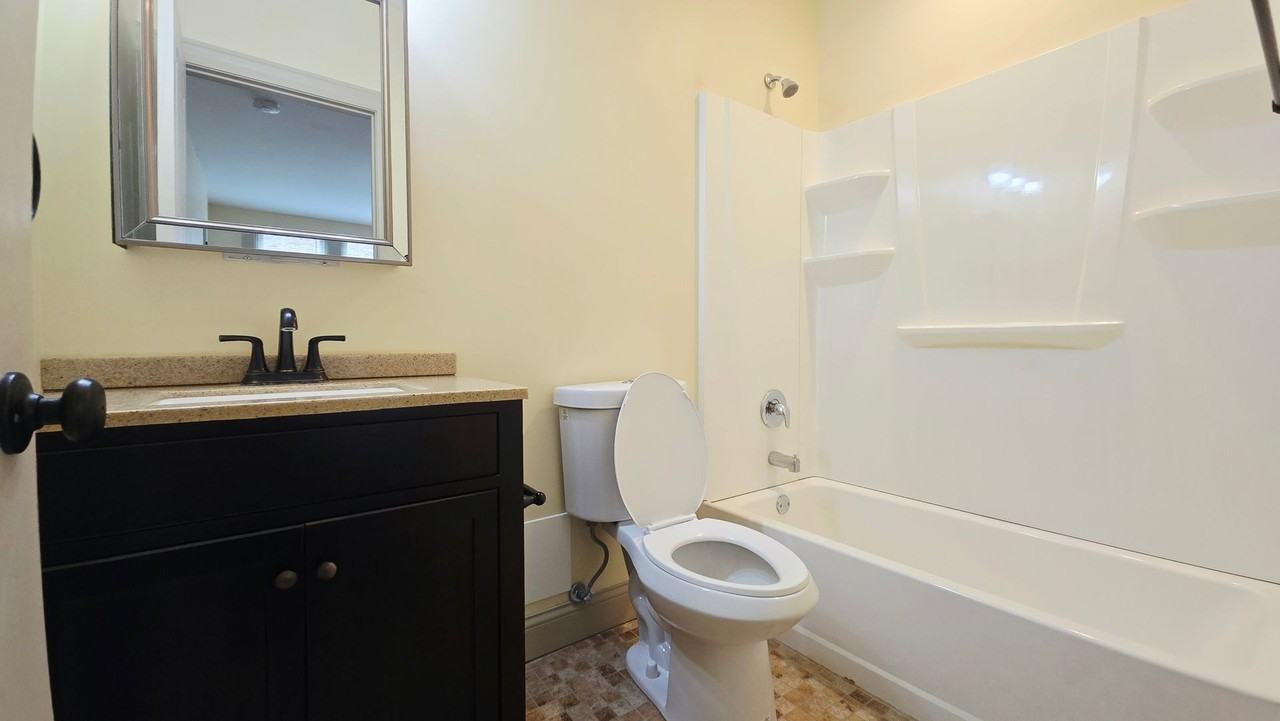 1404 E State St Apartments - Photo 6 of 6
