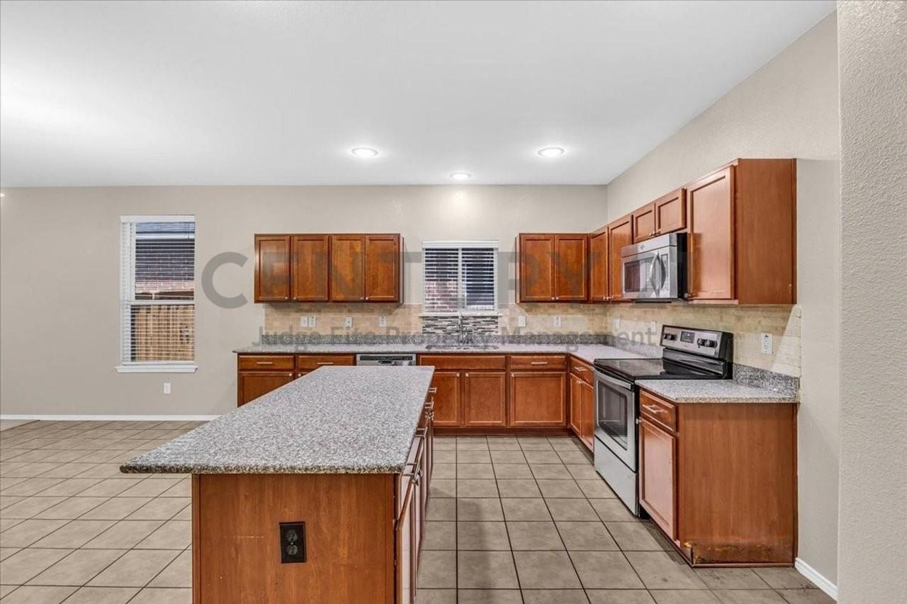 619 Denali Dr - Photo 6 of 34