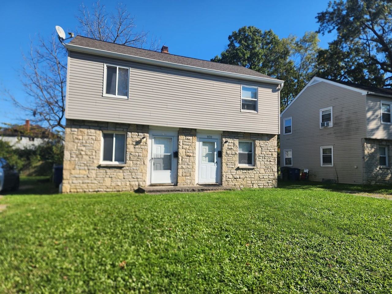 968 S Harris Ave - Photo 3 of 23
