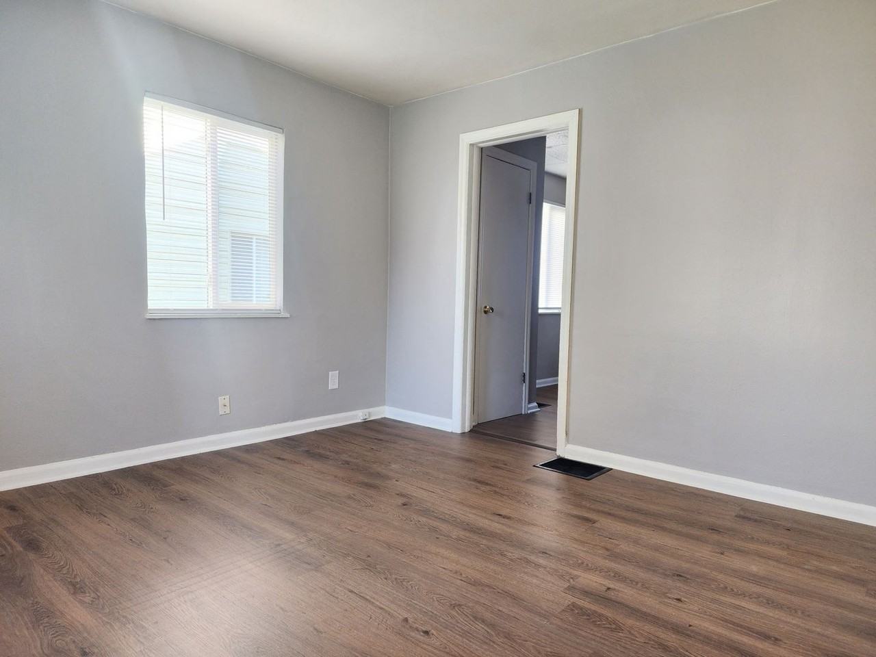 968 S Harris Ave - Photo 6 of 23
