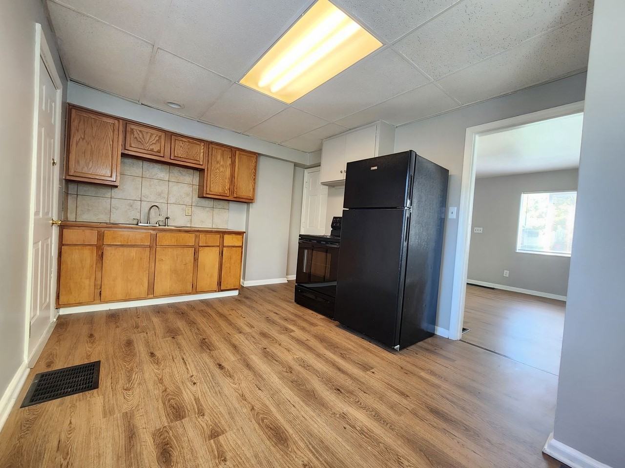 968 S Harris Ave - Photo 7 of 23