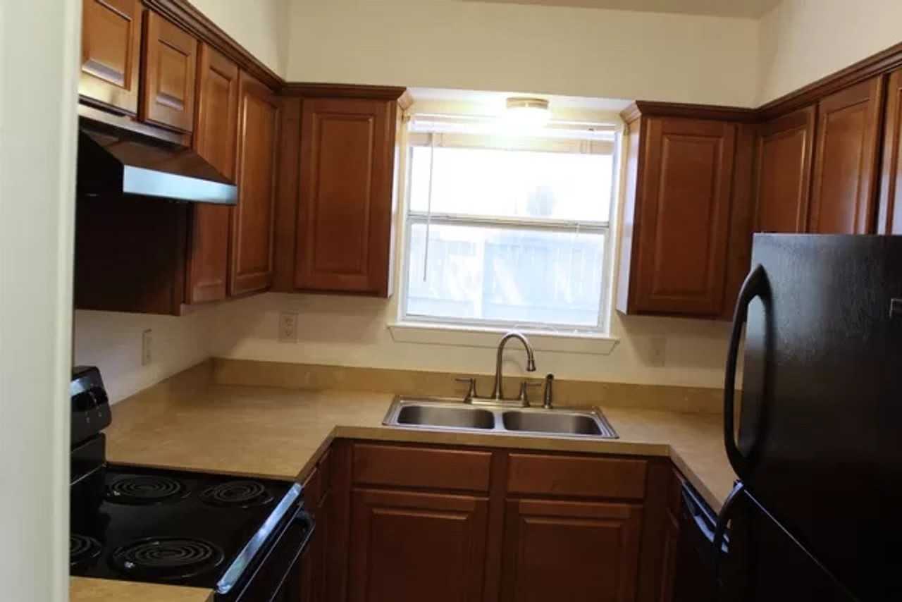 3404 Augusta Ct - Photo 4 of 10