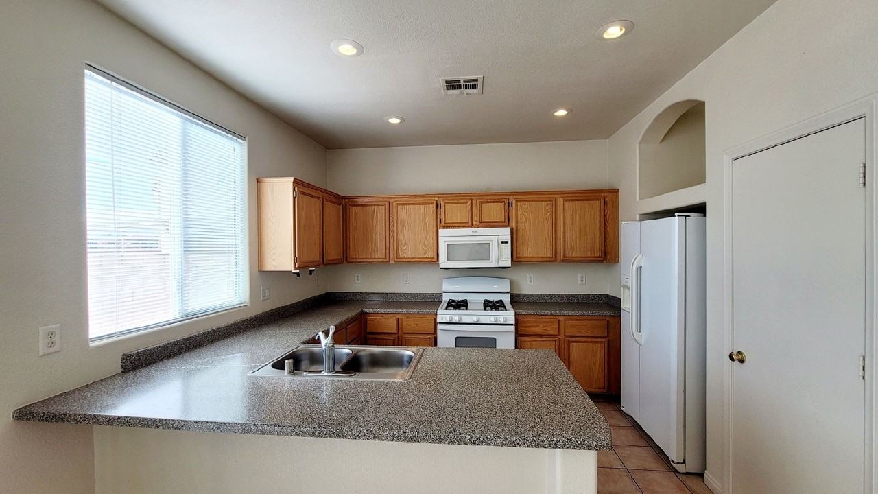 8381 Golden Cypress Ave - Photo 7 of 26