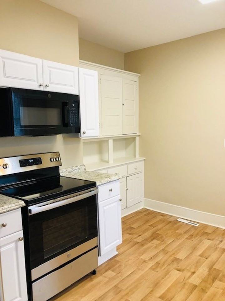 1 Meadow St - Photo 5 of 14