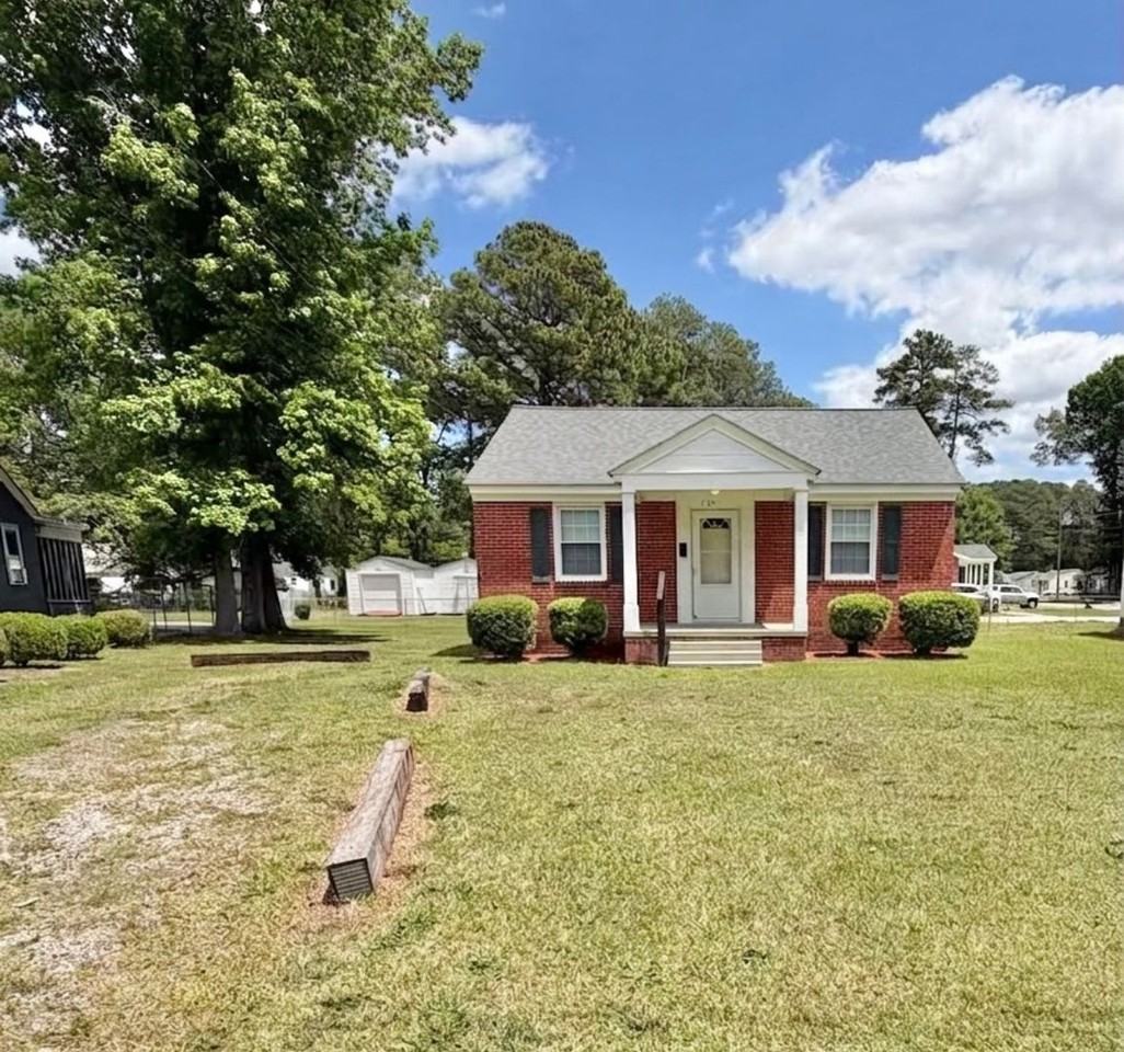 1124 Pitt St - Photo 2 of 15