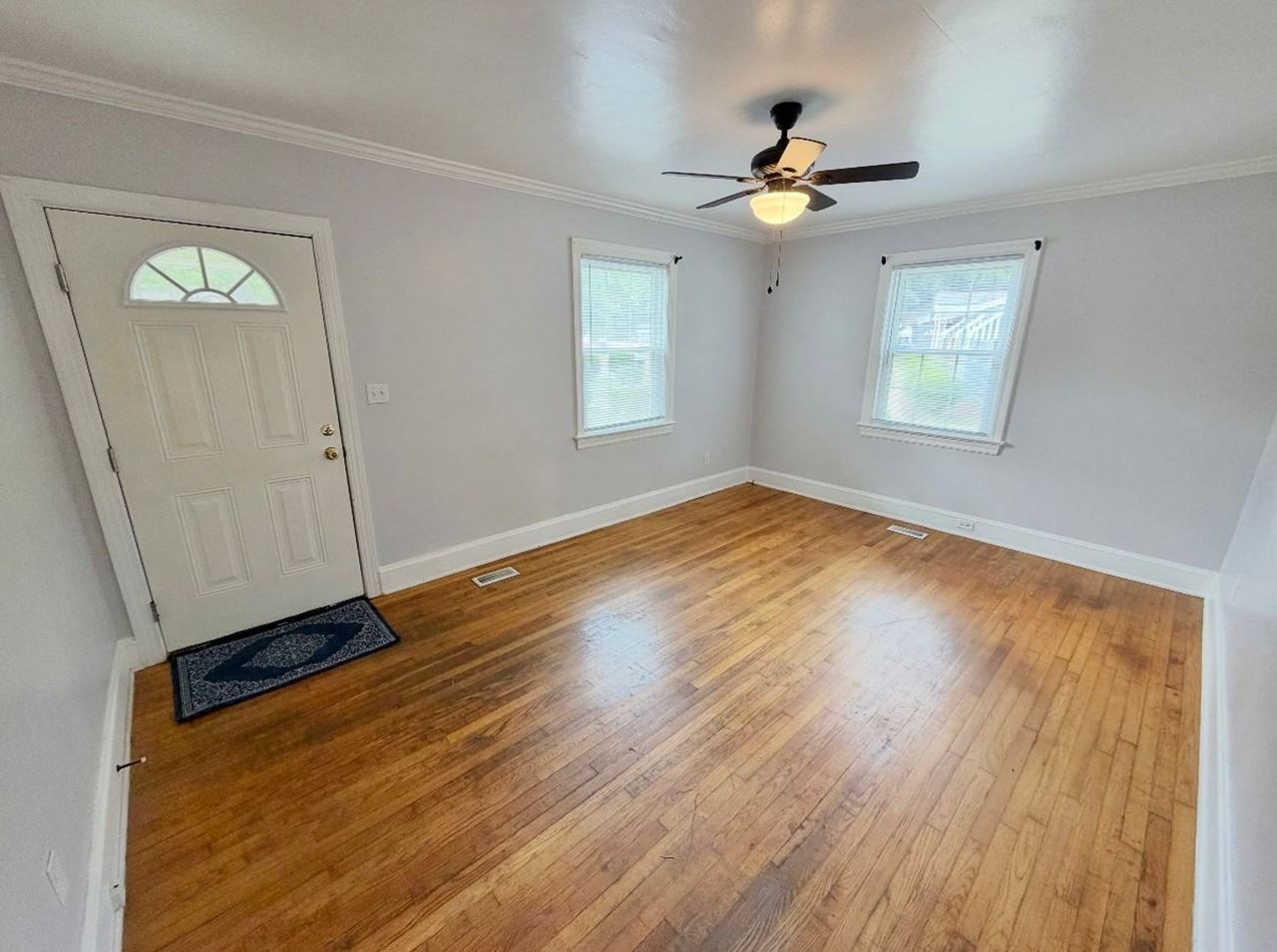 1124 Pitt St - Photo 4 of 15
