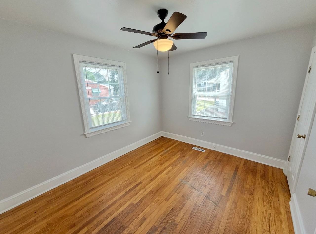 1124 Pitt St - Photo 5 of 15