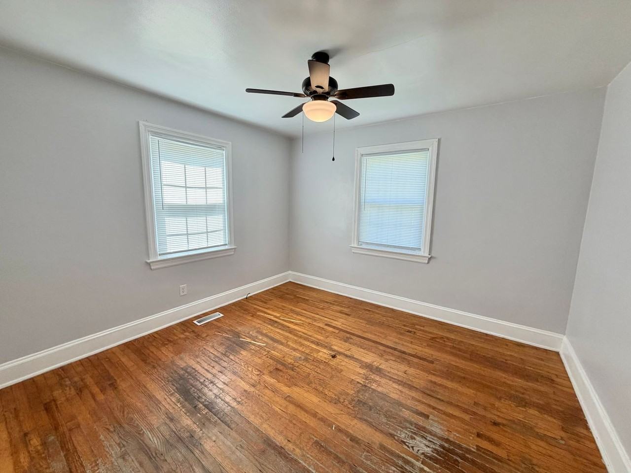 1124 Pitt St - Photo 6 of 15