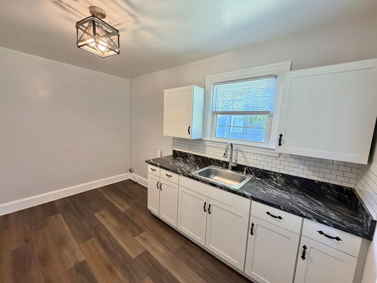 1124 Pitt St - Photo 7 of 15
