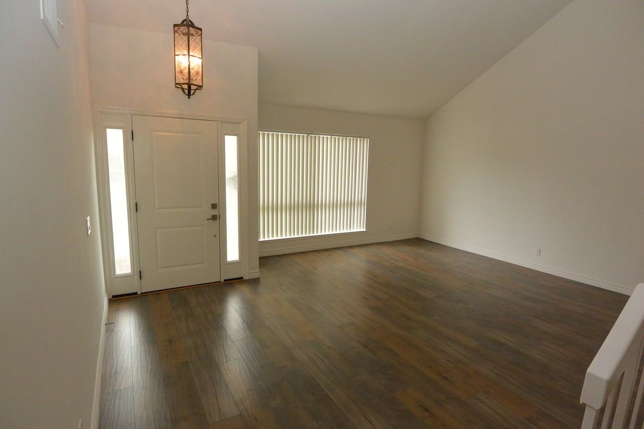 3411 Pecan St - Photo 3 of 30