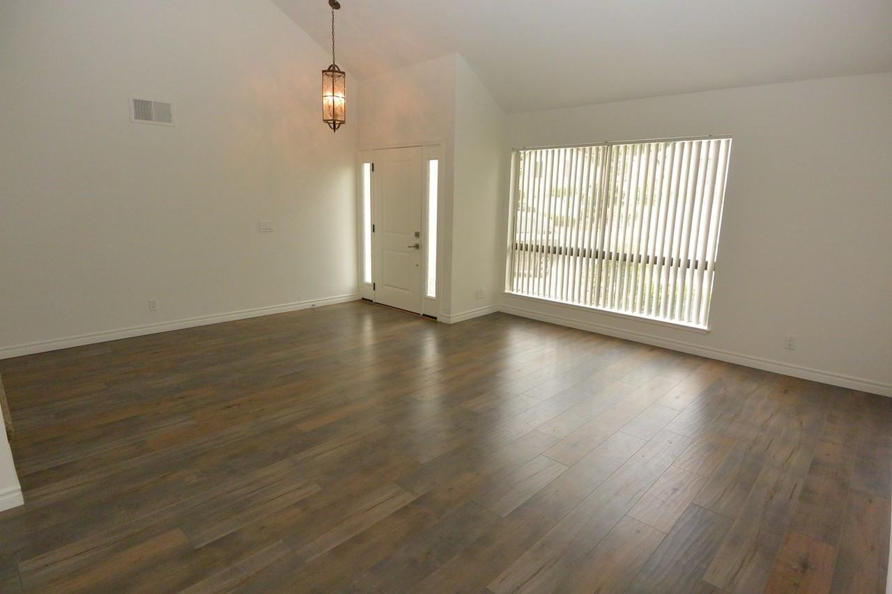 3411 Pecan St - Photo 4 of 30
