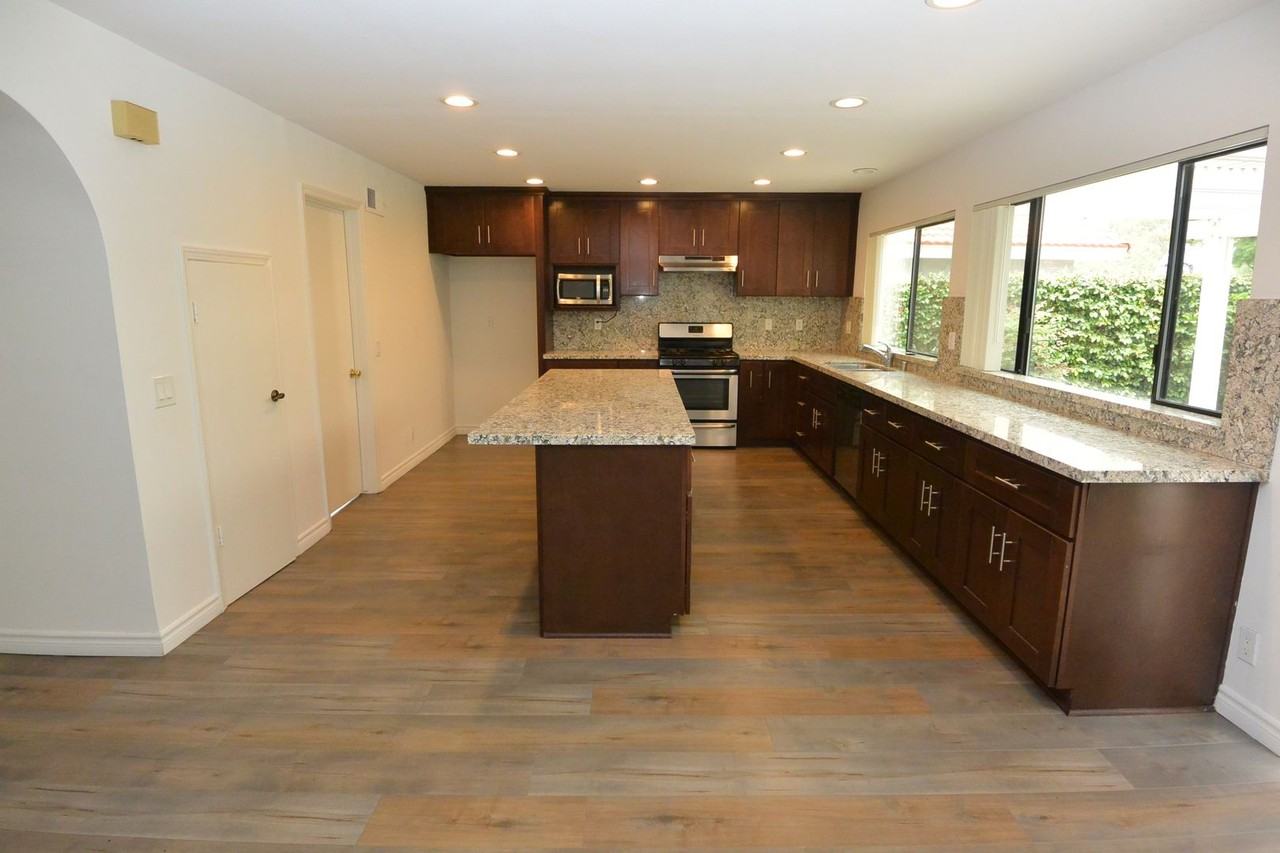 3411 Pecan St - Photo 7 of 30