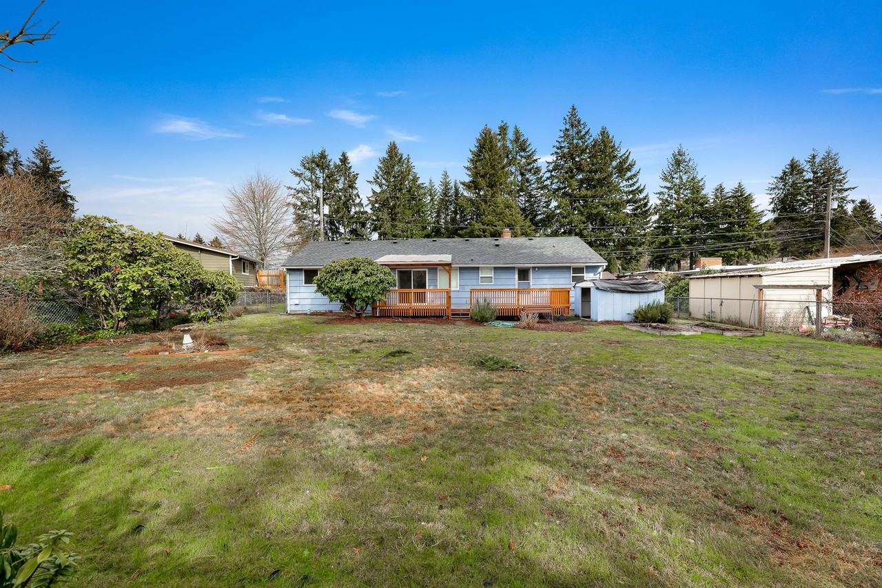 4115 Beechwood Dr W - Photo 2 of 17