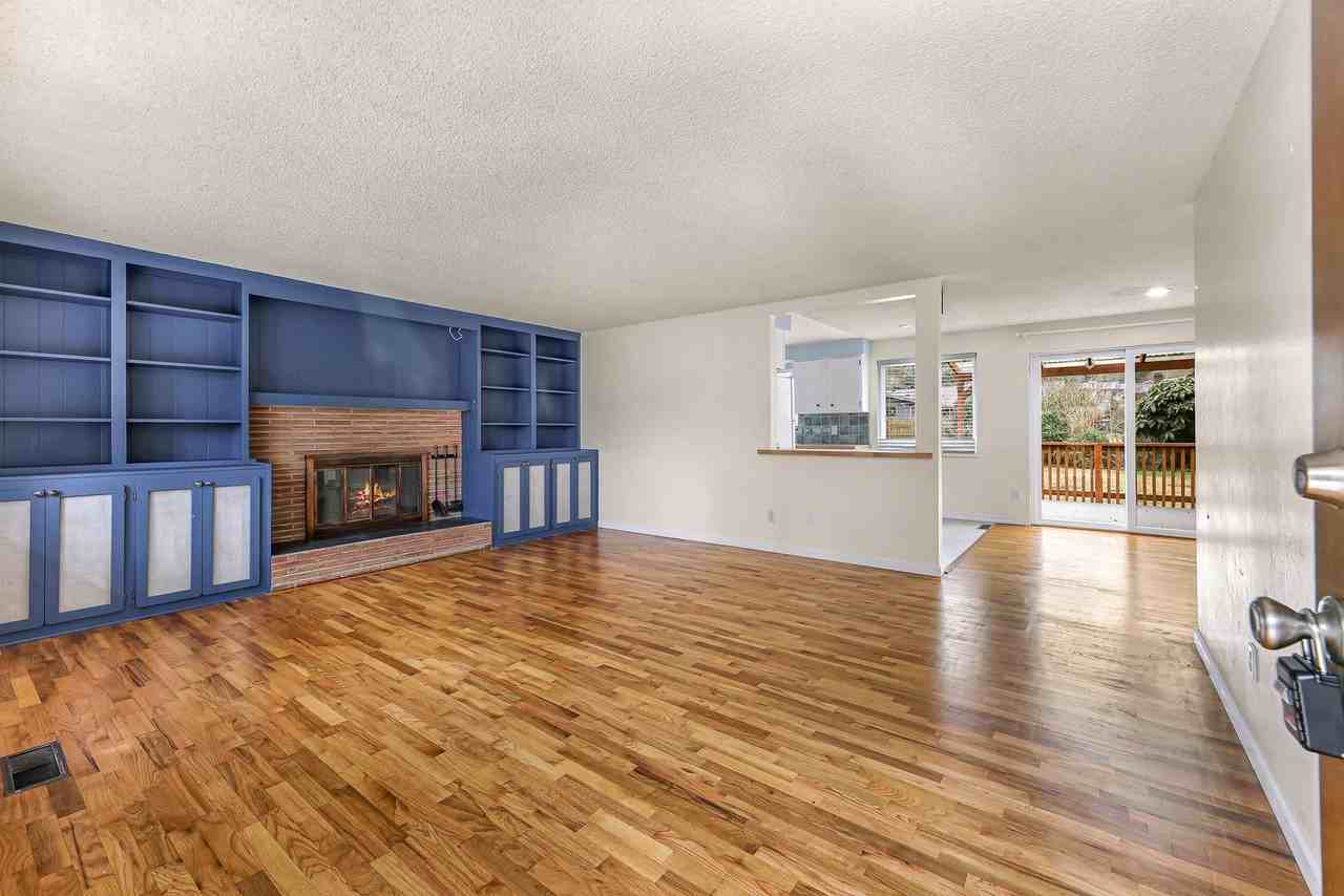 4115 Beechwood Dr W - Photo 4 of 17