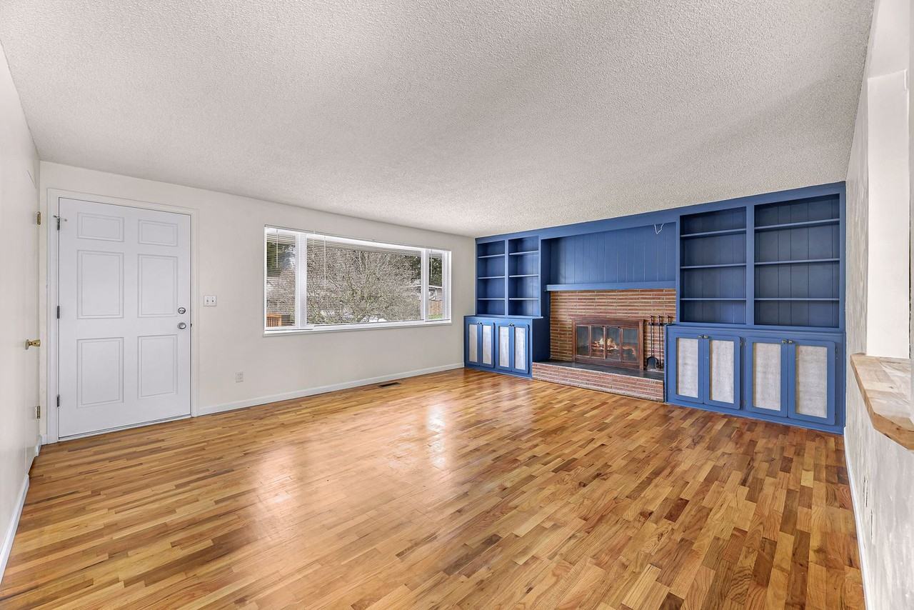 4115 Beechwood Dr W - Photo 5 of 17