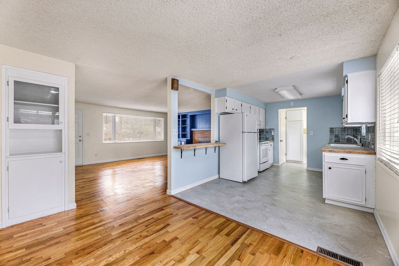 4115 Beechwood Dr W - Photo 6 of 17