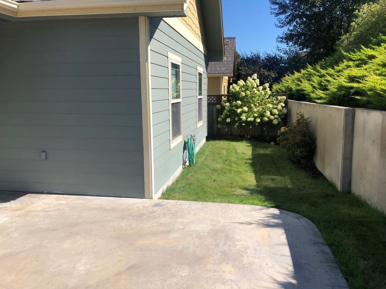 2540 Wright St - Photo 2 of 9