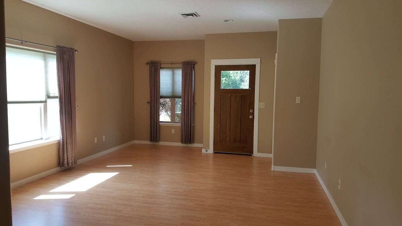 2540 Wright St - Photo 4 of 9